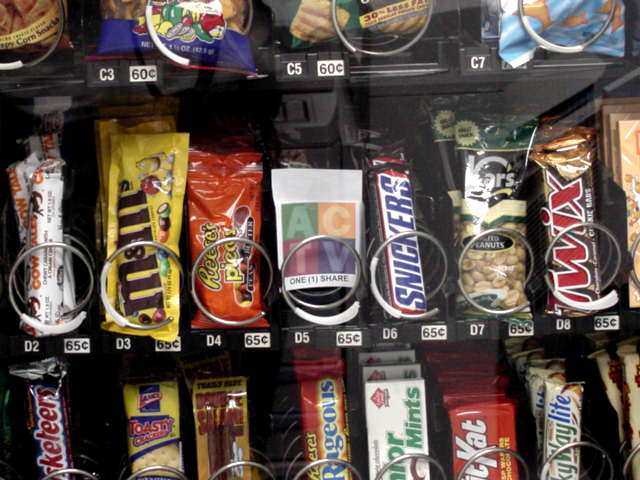 iatv_vending.jpg (49368 bytes)